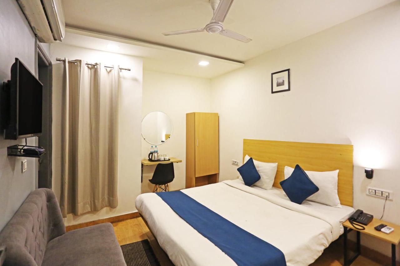 Hotel Raaso Inn Rohini Sec-16 By Arrow Delhi  Exterior photo
