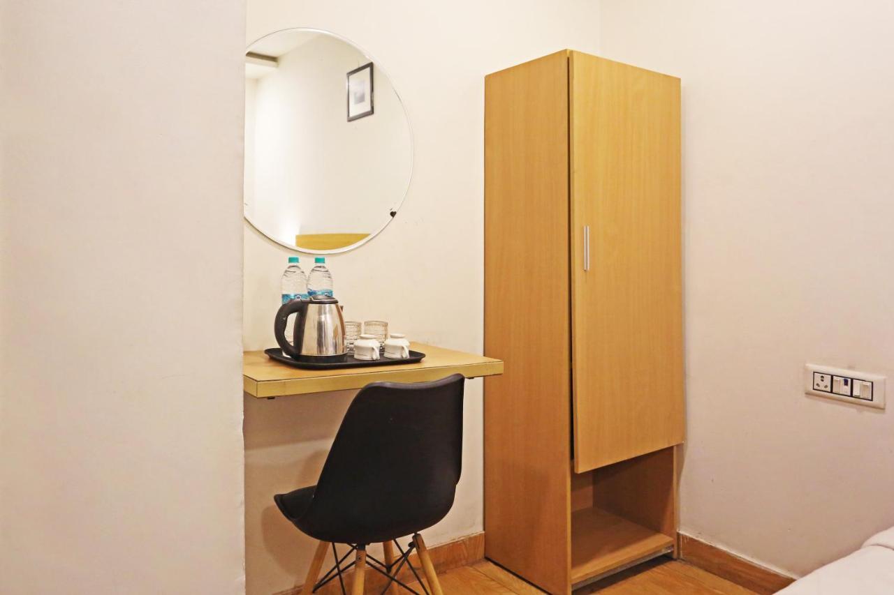 Hotel Raaso Inn Rohini Sec-16 By Arrow Delhi  Exterior photo
